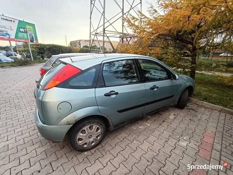 Niebieski Używany 2000 Ford Focus Ambiente Hatchback | 1400 zł (Super Cena) - Obraz 1/4