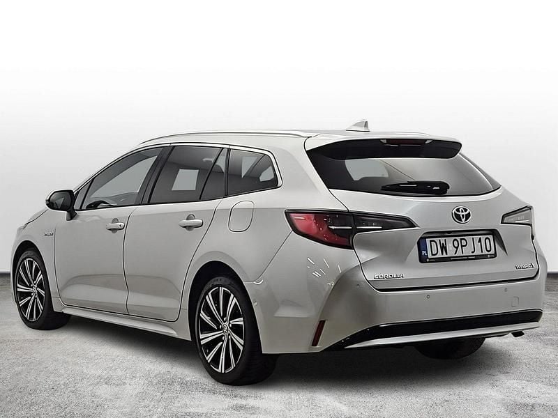Używany Toyota Corolla 98 KM (72 kW) 2021 Srebrny (metalik) Kombi