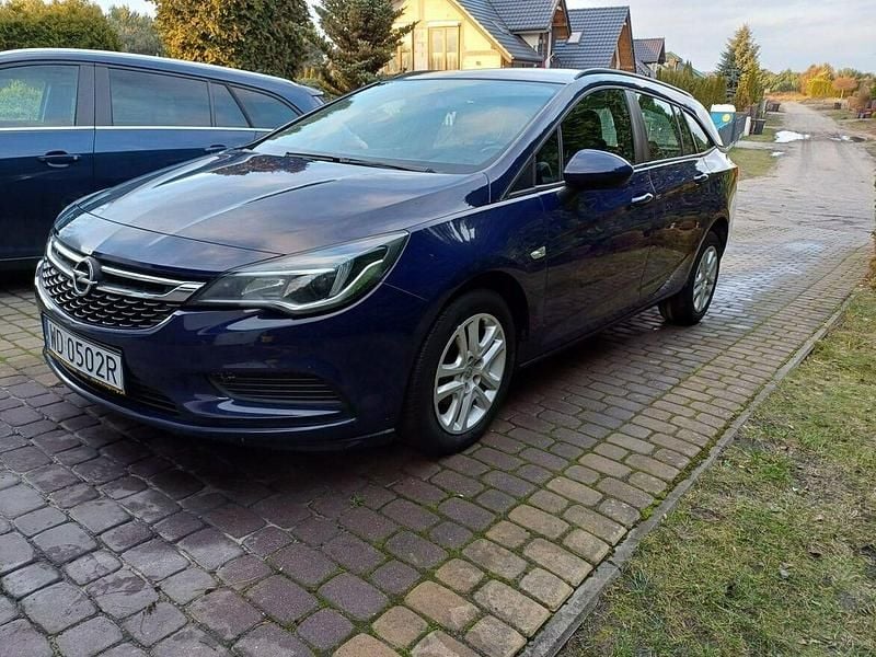 Używany Opel Astra 110 KM (80 kW) 2016 Granatowy Kombi