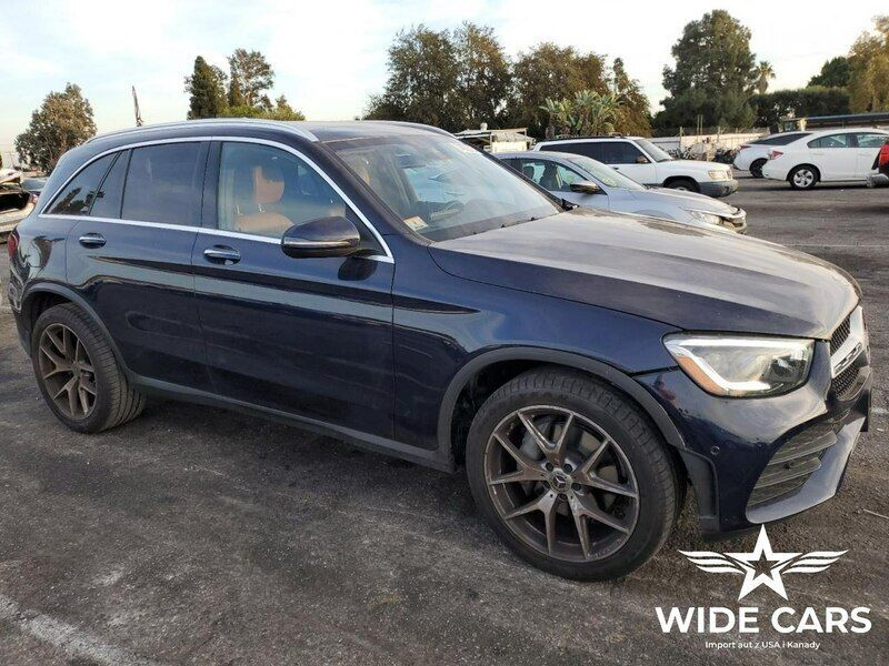 Niebieski (metalik) Używany 2021 Mercedes GLC300 SUV | 79 700 zł - Obraz 1/4