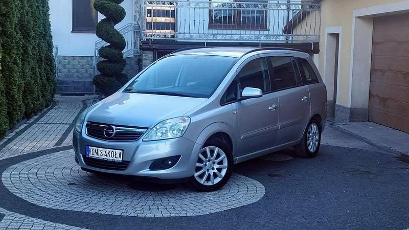 Srebrny (metalik) Używany 2009 Opel Zafira Minivan | 14 900 zł (Uczciwa cena) - Obraz 1/4