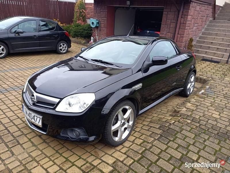 Czarny Używany 2005 Opel Tigra Edition Kabriolet | 7949 zł - Obraz 1/4