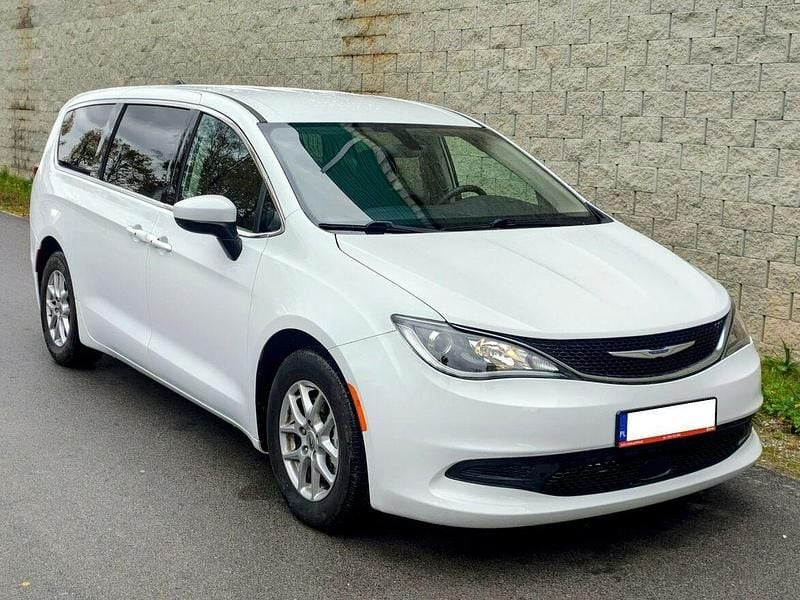 Biały (metalik) Używany 2022 Chrysler Pacifica Minivan | 103 000 zł - Obraz 1/4