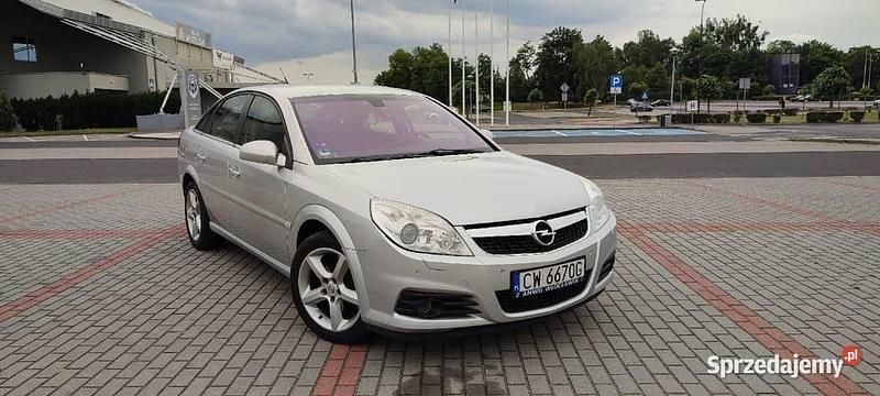 Srebrny Używany 2006 Opel Vectra Hatchback | 12 900 zł (Dość drogi) - Obraz 1/4