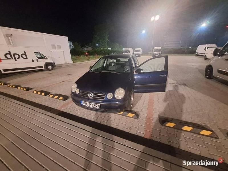 Granatowy Używany 2004 VW Polo Sedan/Limuzyna | 2000 zł (Uczciwa cena) - Obraz 1/4