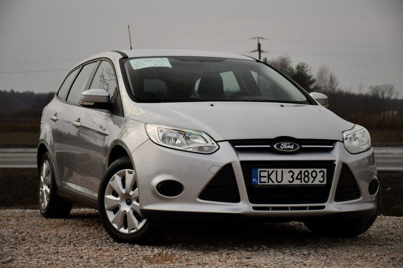 Używany Ford Focus 105 KM (77 kW) 2011 Srebrny (metalik, perła) Kombi