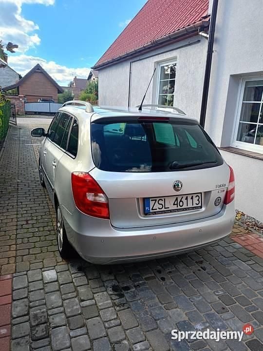 Używany Skoda Fabia 105 KM (77 kW) 2011 Srebrny Hatchback