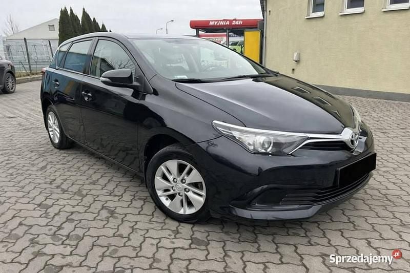 Używany Toyota Auris 132 KM (97 kW) 2018 Czarny Hatchback