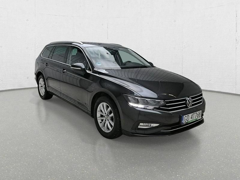 Grafitowy Używany 2023 VW Passat Kombi | 75 305 zł (Super Cena) - Obraz 1/4
