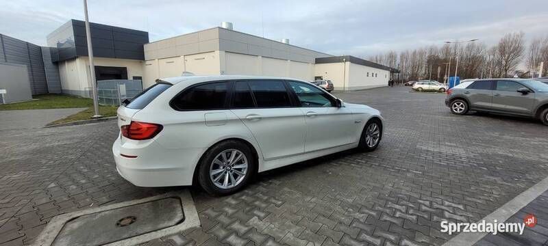 Biały Używany 2011 BMW 520 Kombi | 39 000 zł (Drogi) - Obraz 1/4