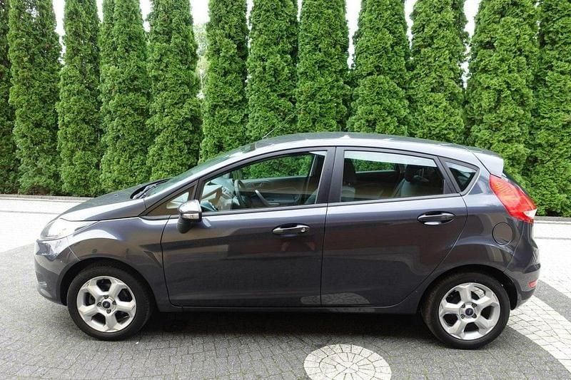 Używany Ford Fiesta 82 KM (60 kW) 2009 Inny (metalik) Hatchback
