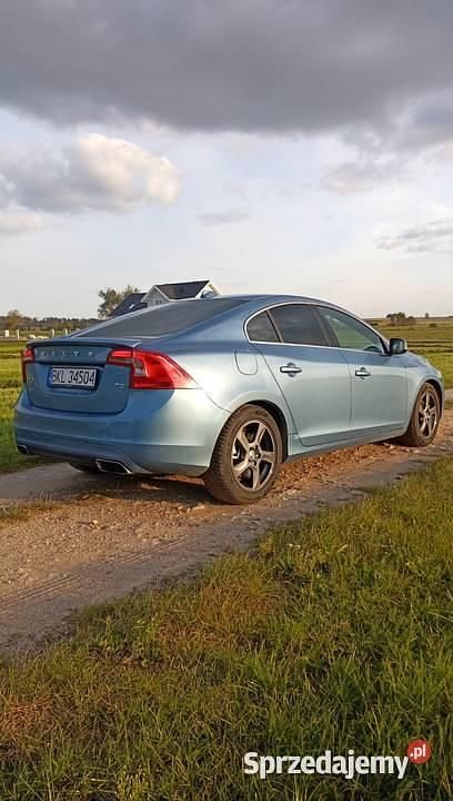 Używany Volvo S60 2015 Niebieski Sedan/Limuzyna