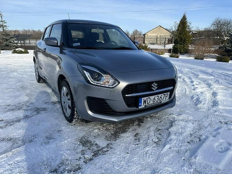 Używany Suzuki Swift 83 KM (61 kW) 2021 Srebrny Hatchback