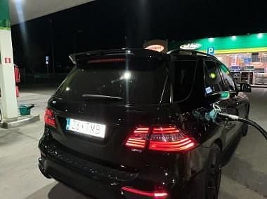 Czarny Używany 2012 Mercedes ML63 AMG AMG SUV | 129 000 zł - Obraz 1/4