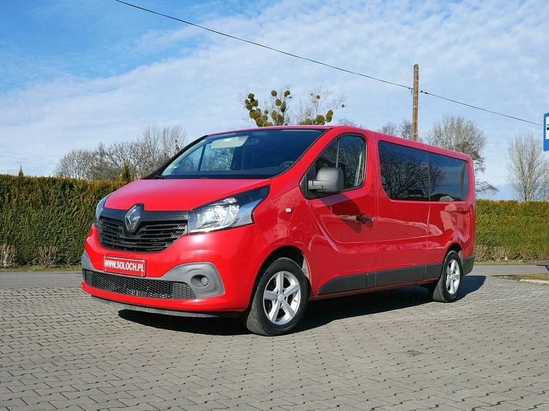 Używany Renault Trafic 125 KM (91 kW) 2018 Czerwony Minivan