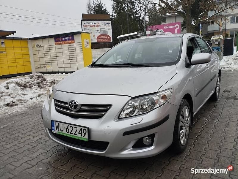 Używany Toyota Corolla 2008 Srebrny Sedan/Limuzyna