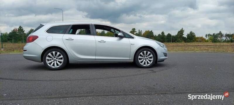 Srebrny Używany 2012 Opel Astra Kombi | 21 800 zł (Uczciwa cena) - Obraz 1/4