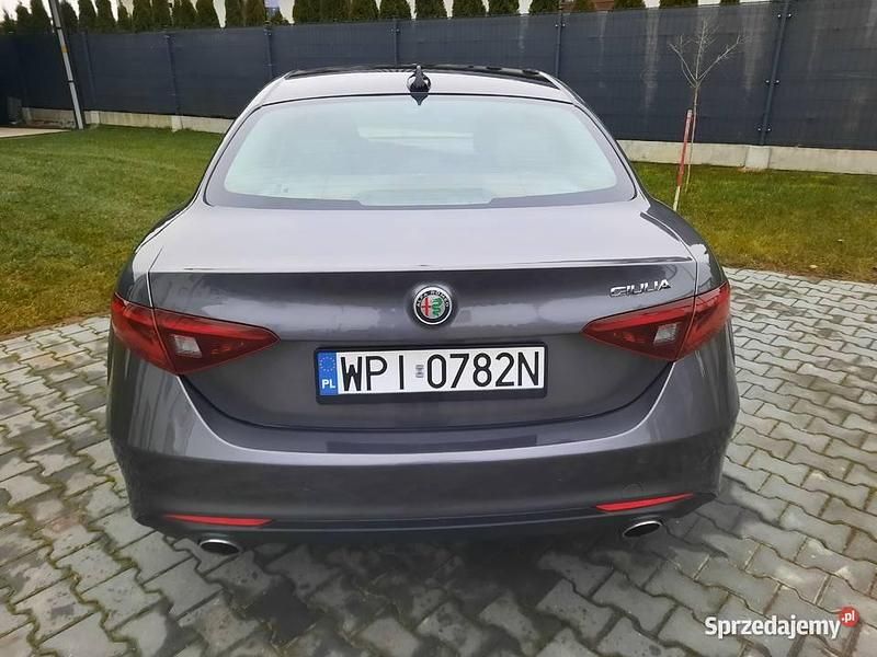 Używany Alfa Romeo Giulia 280 KM (205 kW) 2017 Szary Sedan/Limuzyna
