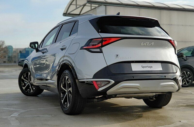Używany Kia Sportage Silver 210 KM (154 kW) 2024 Szary (metalik) SUV