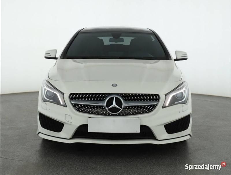 Biały Używany 2016 Mercedes CLA200 Kombi | 73 999 zł (Uczciwa cena) - Obraz 1/4