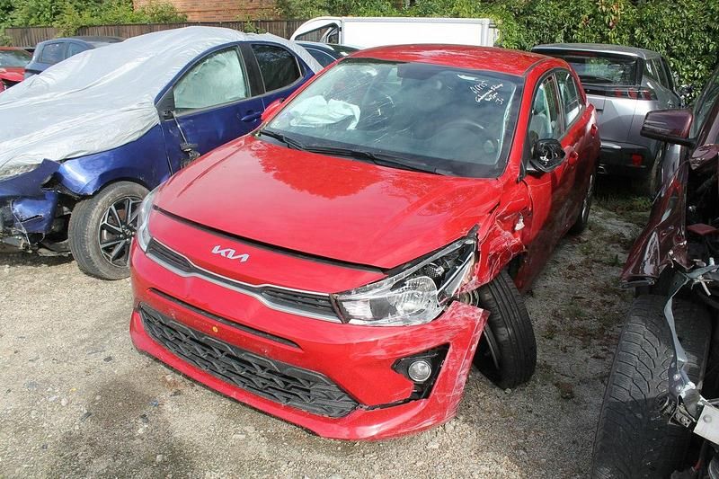 Czerwony Używany 2022 Kia Rio 2 Hatchback | 21 900 zł - Obraz 1/4