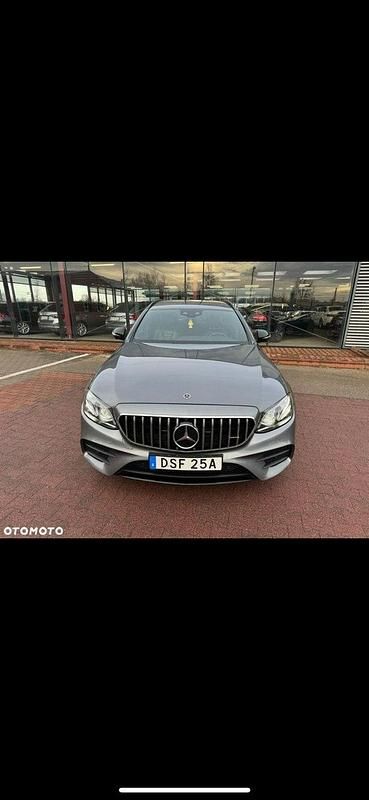 Szary Używany 2018 Mercedes E400 Kombi | 85 000 zł - Obraz 1/4