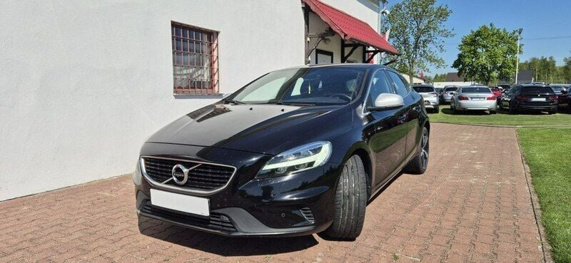 Używany Volvo V40 R-Design 120 KM (88 kW) 2019 Inny Kombi