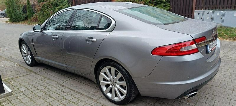 Używany Jaguar XF 211 KM (155 kW) 2011 Szary (metalik, perła) Sedan/Limuzyna