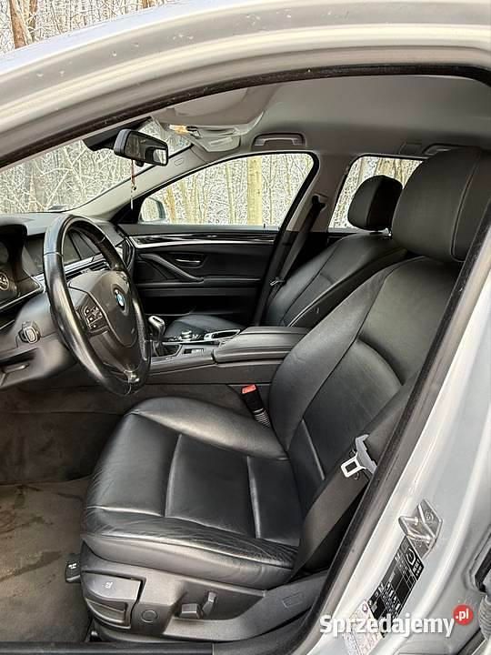 Używany BMW 520 2010 Srebrny Kombi