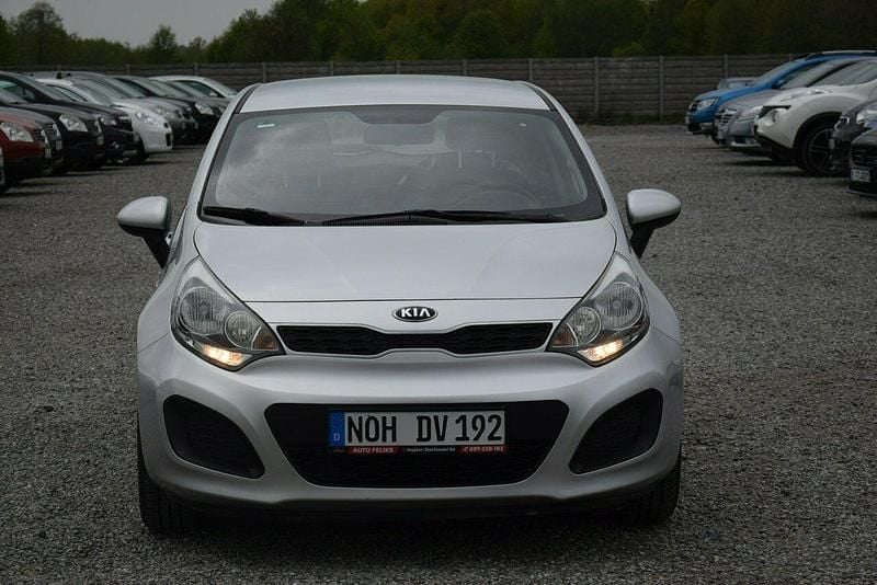 Używany Kia Rio 85 KM (62 kW) 2014 Srebrny Hatchback