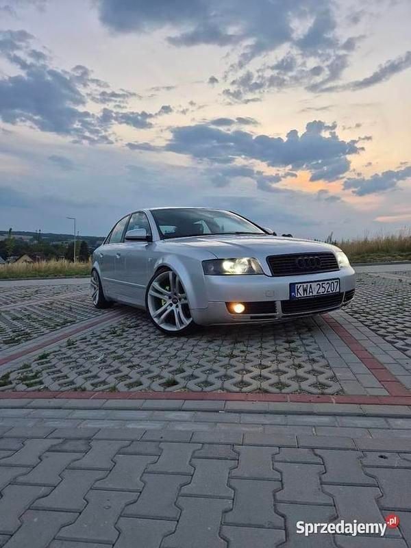 Używany Audi A4 2004 Srebrny Sedan/Limuzyna