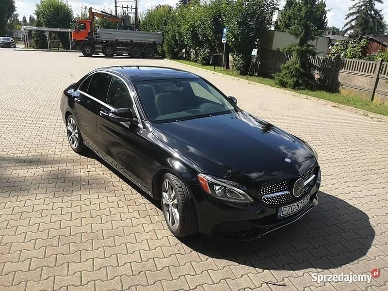 Czarny Używany 2015 Mercedes C300 Sedan/Limuzyna | 75 000 zł - Obraz 1/4