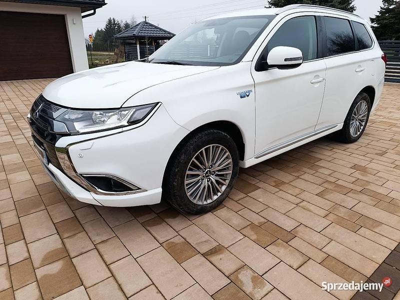 Używany Mitsubishi Outlander P-HEV 2018 Biały SUV