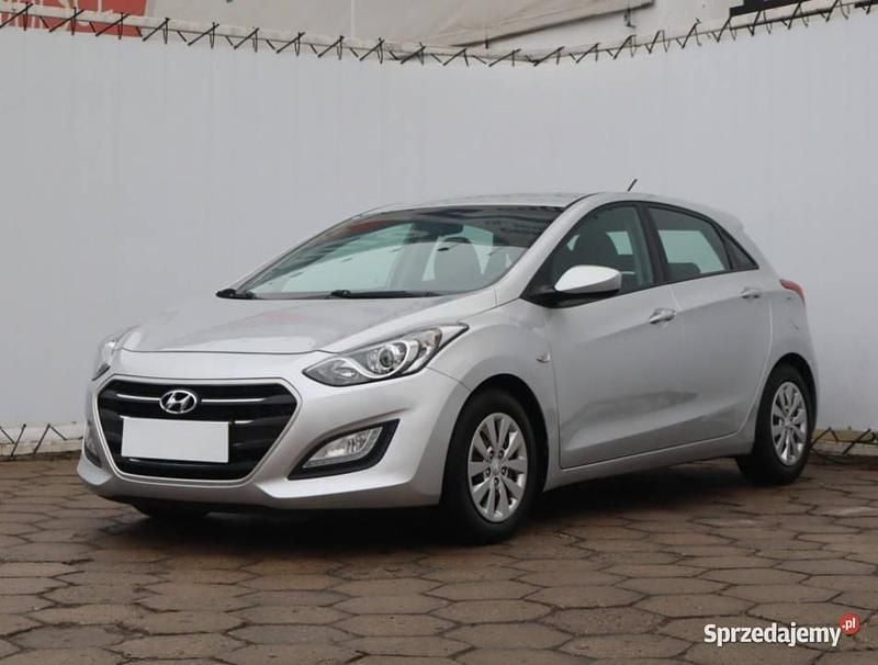 Używany Hyundai i30 90 KM (66 kW) 2015 Srebrny Hatchback