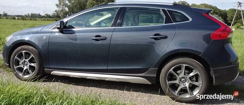 Granatowy Używany 2016 Volvo V40 CC Ocean Race Kombi | 45 000 zł (Dobra cena) - Obraz 1/4