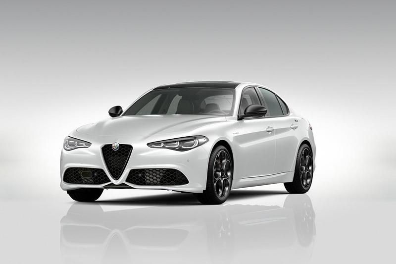 Lakier pastelowy biały alfa white Nowe 2025 Alfa Romeo Giulia Veloce Sedan/Limuzyna | 232 580 zł (Dość drogi) - Obraz 1/3