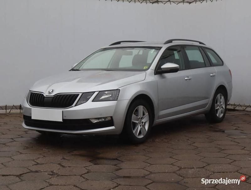 Używany Skoda Octavia 2018 Srebrny Kombi