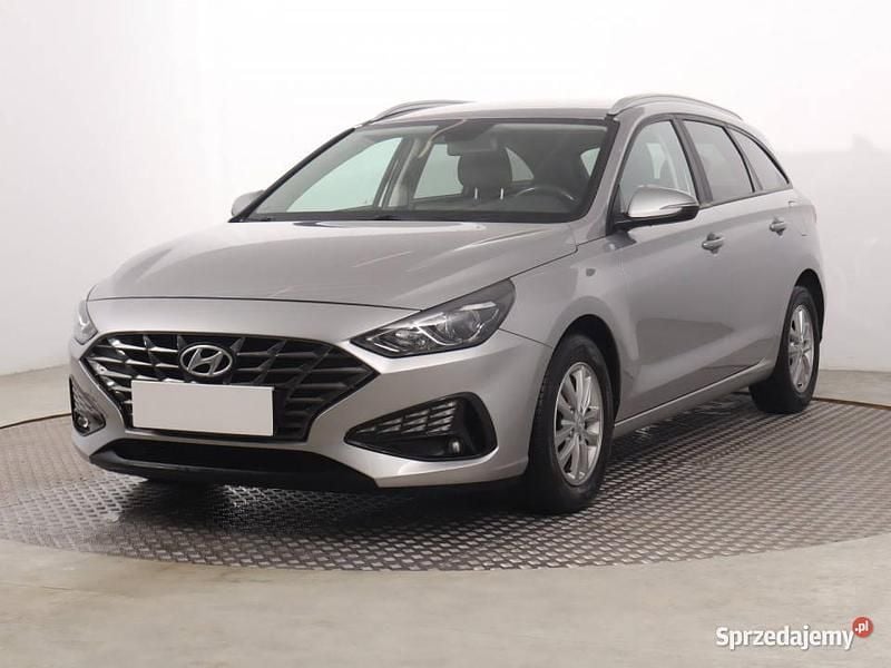Używany Hyundai i30 120 KM (88 kW) 2022 Srebrny Kombi