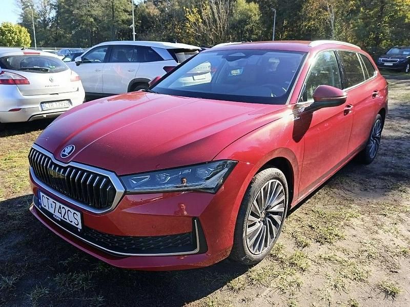 Czerwony Używany 2024 Skoda Superb LAURIN & KLEMENT Kombi | 146 900 zł - Obraz 1/4