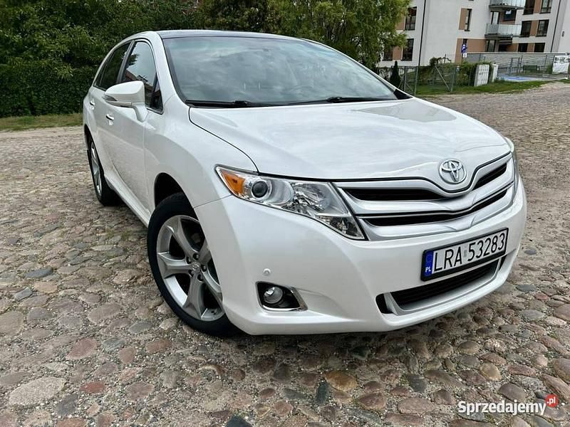 Używany Toyota Venza Limited 272 KM (200 kW) 2016 Biały SUV