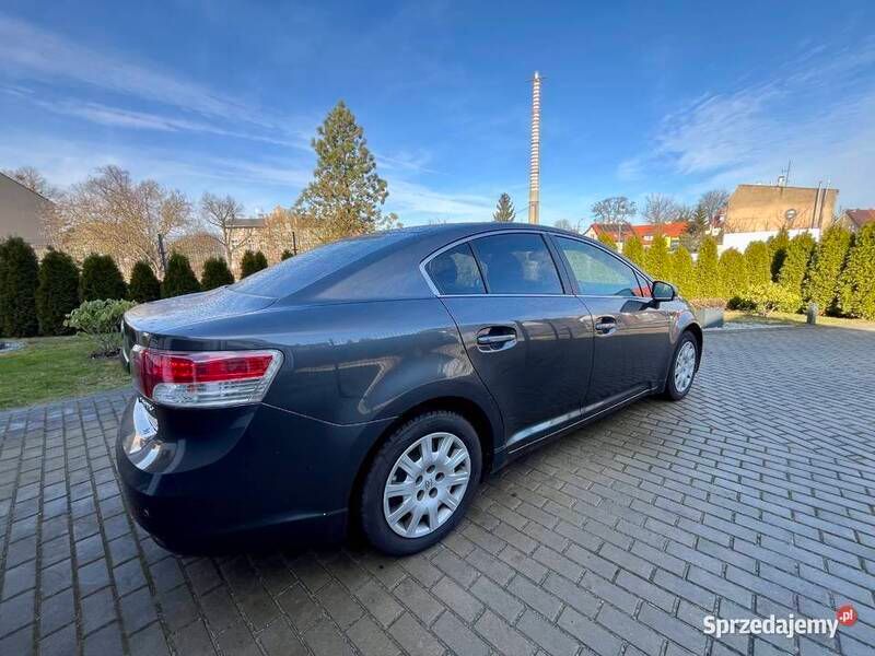 Używany Toyota Avensis Premium 147 KM (108 kW) 2011 Szary Sedan/Limuzyna