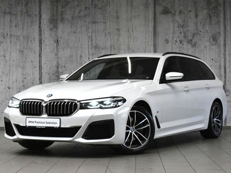Alpine white 3 Używany 2021 BMW 520 Shadowline Kombi | 158 800 zł - Obraz 1/3