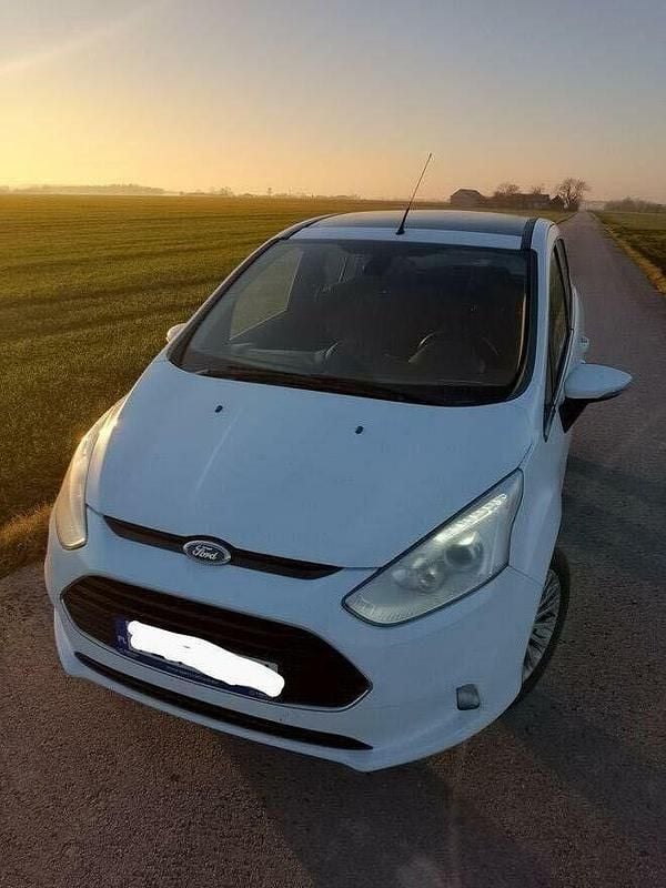 Biały Używany 2014 Ford B-MAX Minivan | 20 900 zł (Uczciwa cena) - Obraz 1/4
