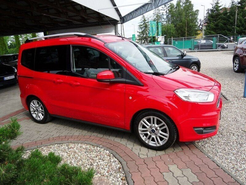 Używany Ford Tourneo Courier Trend+ 95 KM (69 kW) 2015 Czerwony Minivan