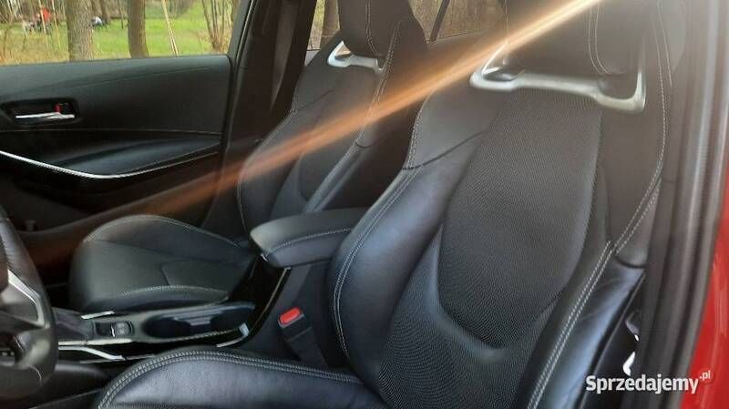 Używany Toyota Corolla 152 KM (111 kW) 2019 Bordowy Hatchback