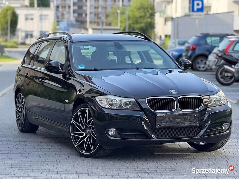 Czarny Używany 2009 BMW 320 Sedan/Limuzyna | 18 900 zł (Dobra cena) - Obraz 1/4