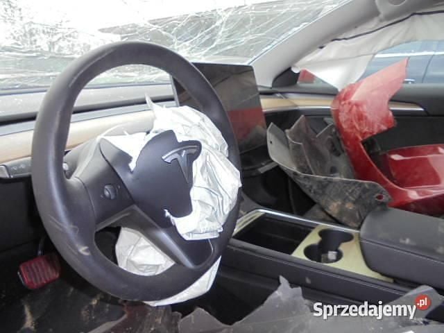 Używany Tesla Model 3 RWD 235 kW (320 KM) 2023 Czerwony Sedan/Limuzyna