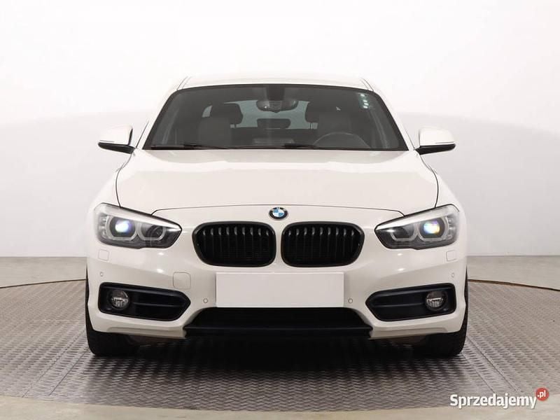 Biały Używany 2018 BMW 118 Hatchback | 57 999 zł (Dobra cena) - Obraz 1/4