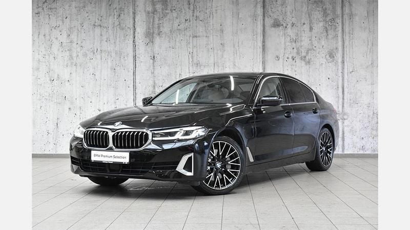 Czarny szafir metalizowany Używany 2021 BMW 530e Luxury Line Sedan/Limuzyna | 149 800 zł (Dobra cena) - Obraz 1/3