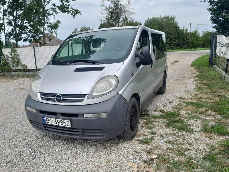 Srebrny (metalik) Używany 2004 Opel Vivaro Van | 12 500 zł - Obraz 1/4